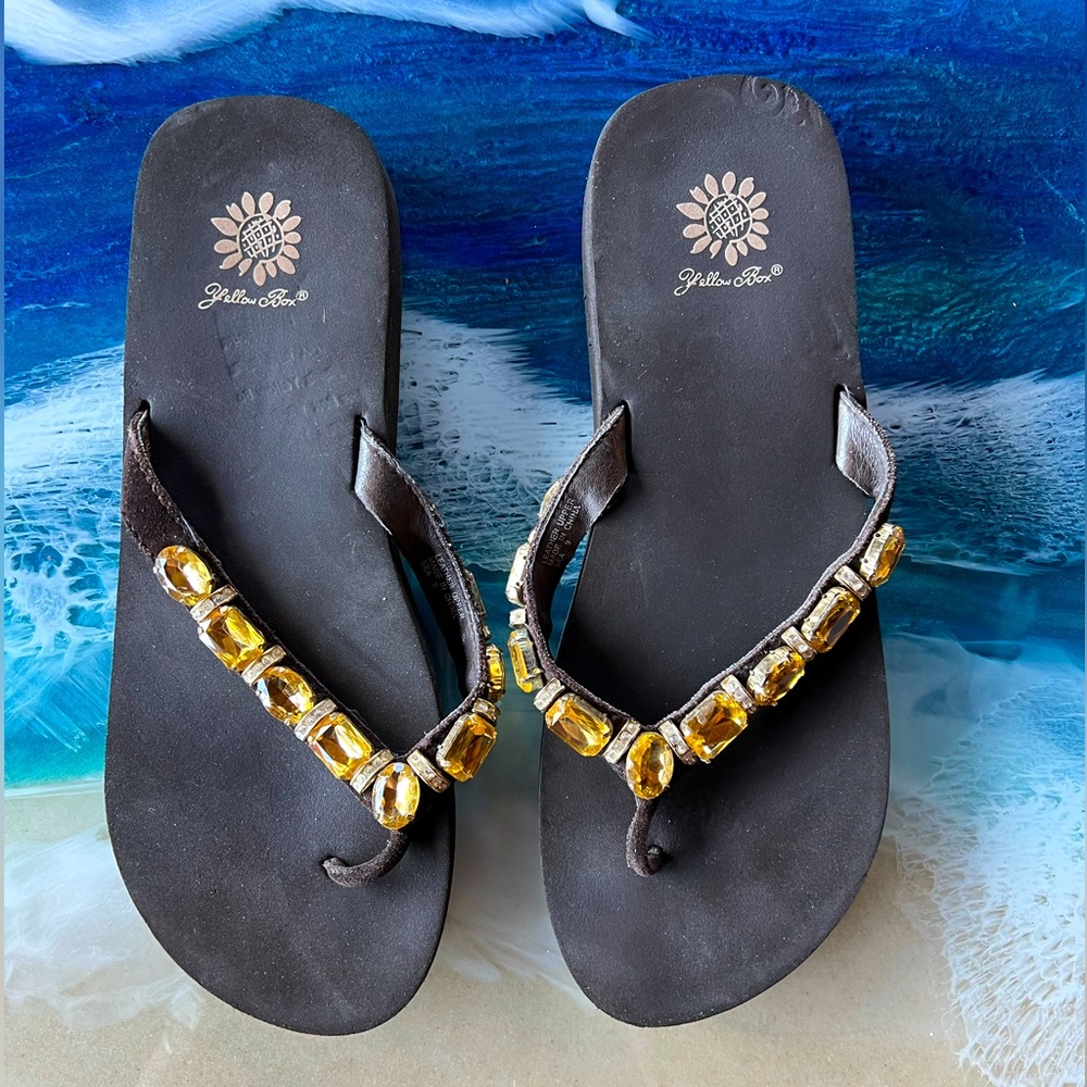 Women’s Yellow Box Leather Rhinestone Sandals Gold Sones Size 9